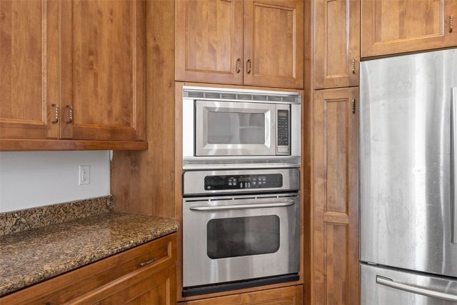 201 Teakwood Lane, Cedar Rapids, IA 52402