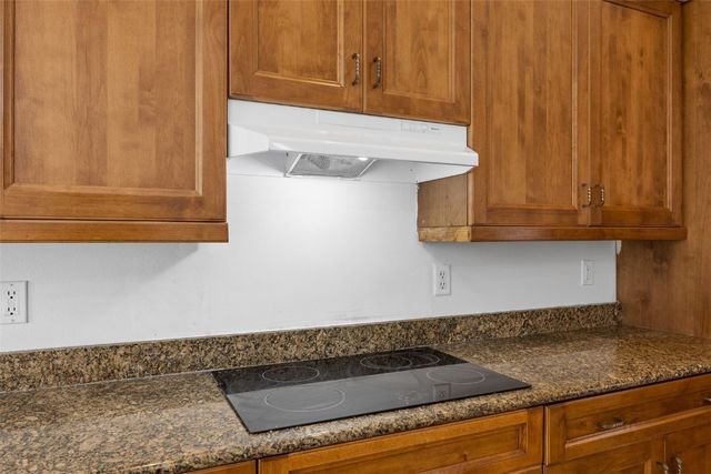 201 Teakwood Lane, Cedar Rapids, IA 52402