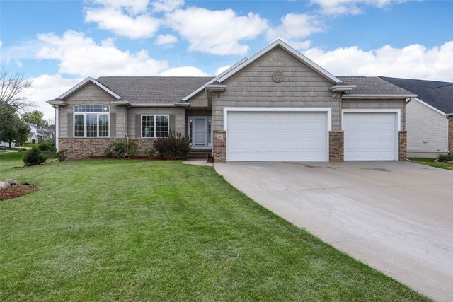201 Teakwood Lane, Cedar Rapids, IA 52402