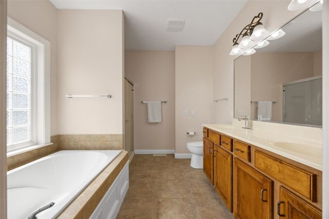 201 Teakwood Lane, Cedar Rapids, IA 52402