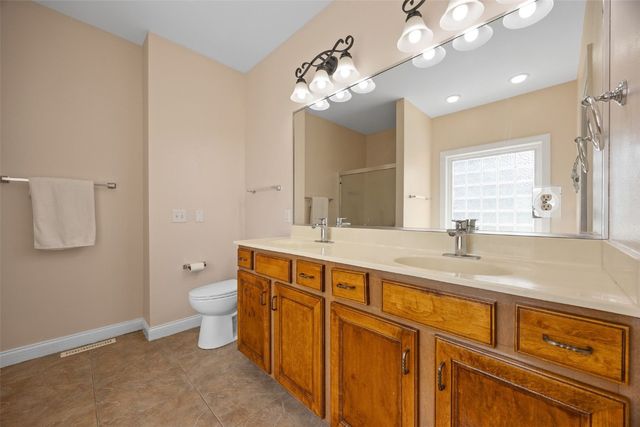 201 Teakwood Lane, Cedar Rapids, IA 52402