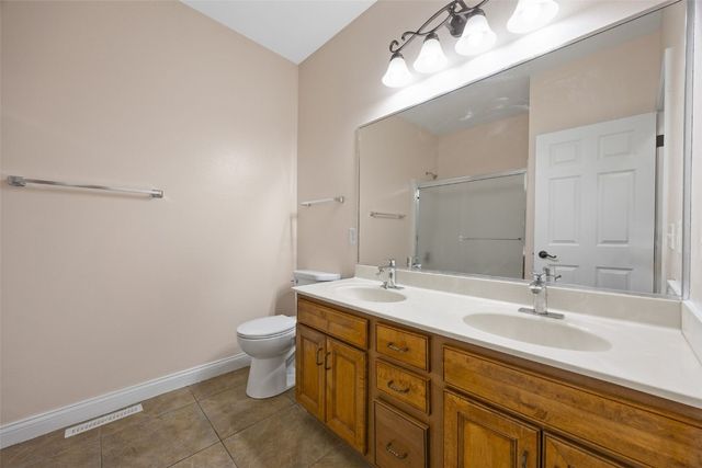 201 Teakwood Lane, Cedar Rapids, IA 52402