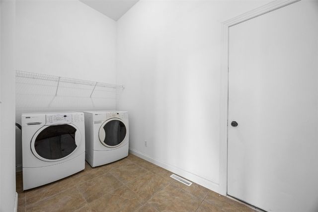 201 Teakwood Lane, Cedar Rapids, IA 52402