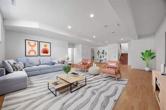 201 Teakwood Lane, Cedar Rapids, IA 52402