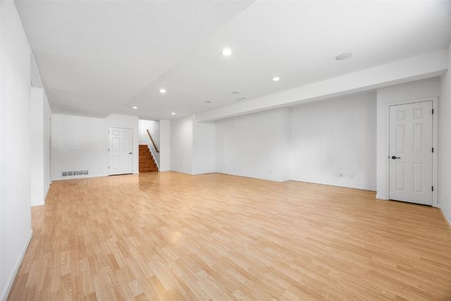 201 Teakwood Lane, Cedar Rapids, IA 52402