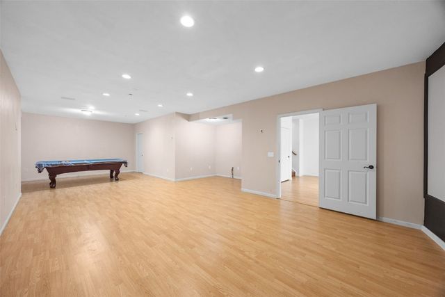 201 Teakwood Lane, Cedar Rapids, IA 52402