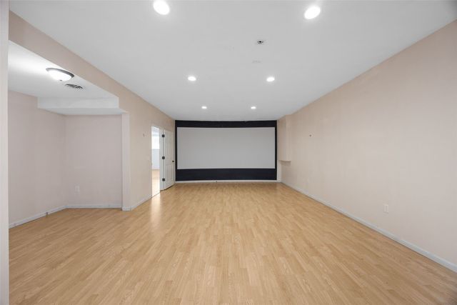 201 Teakwood Lane, Cedar Rapids, IA 52402