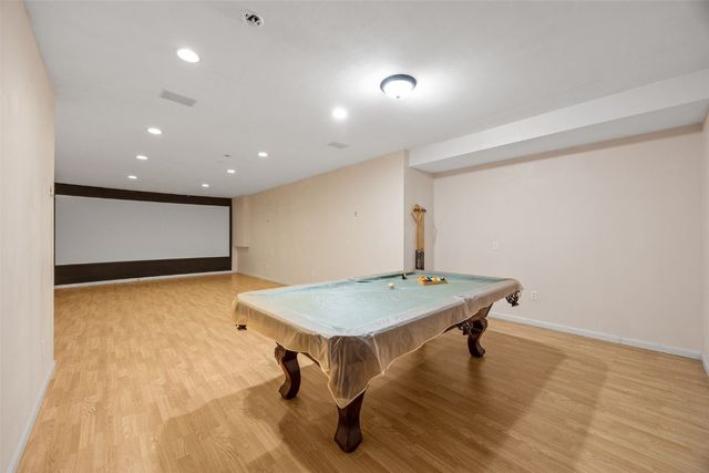 201 Teakwood Lane, Cedar Rapids, IA 52402