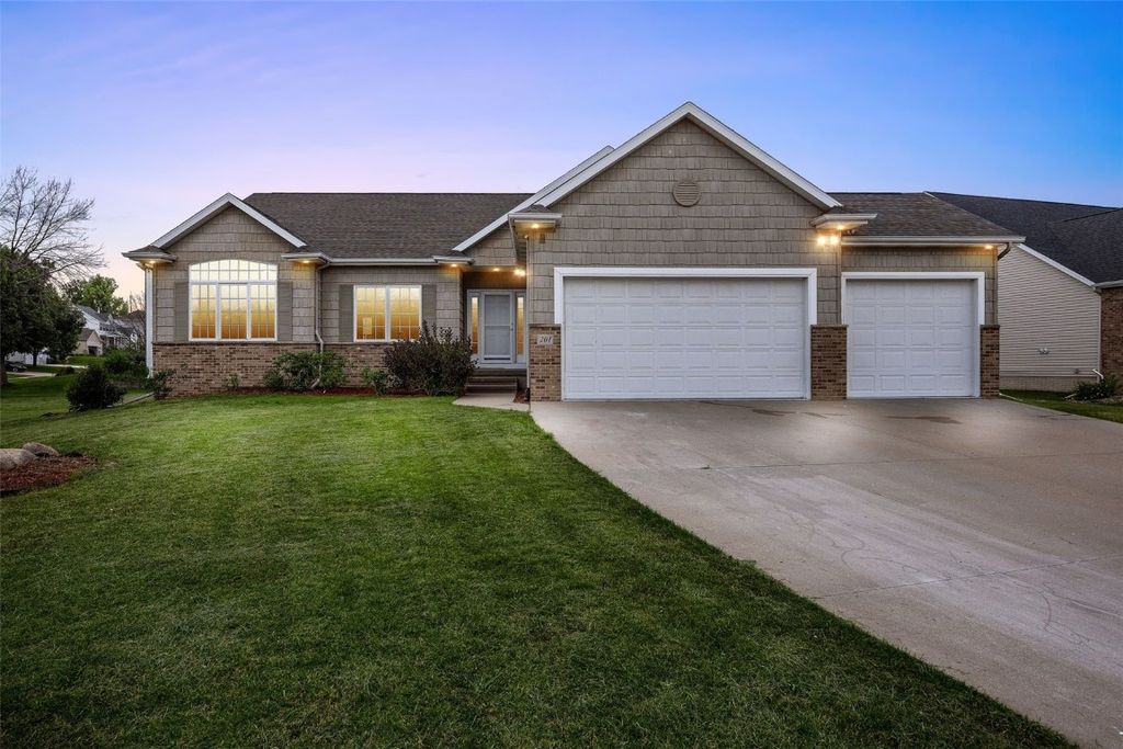 201 Teakwood Lane, Cedar Rapids, IA 52402