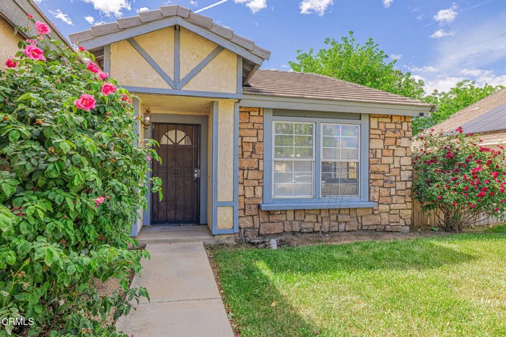Image 3 of property listing at 2340 Lightcap Street, Lancaster, CA 93535