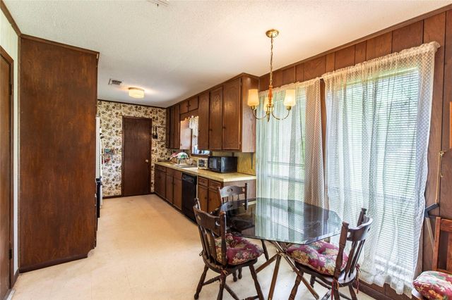 125 Forrest Lane, Brenham, TX 77833