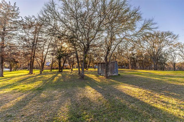 125 Forrest Lane, Brenham, TX 77833