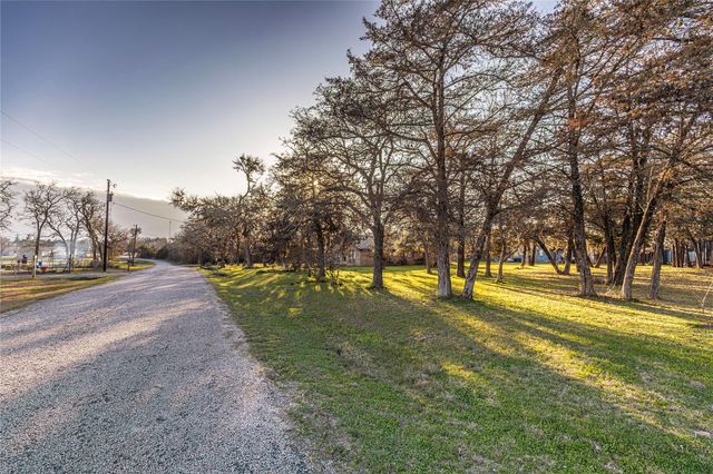 125 Forrest Lane, Brenham, TX 77833