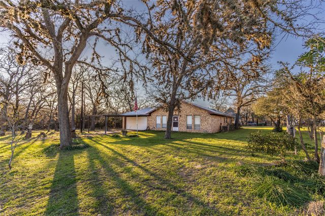 125 Forrest Lane, Brenham, TX 77833