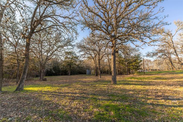 125 Forrest Lane, Brenham, TX 77833