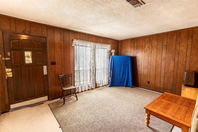 125 Forrest Lane, Brenham, TX 77833