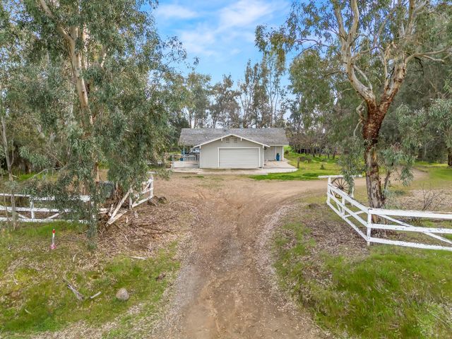 14295 E Nees Avenue, Clovis, CA 93619