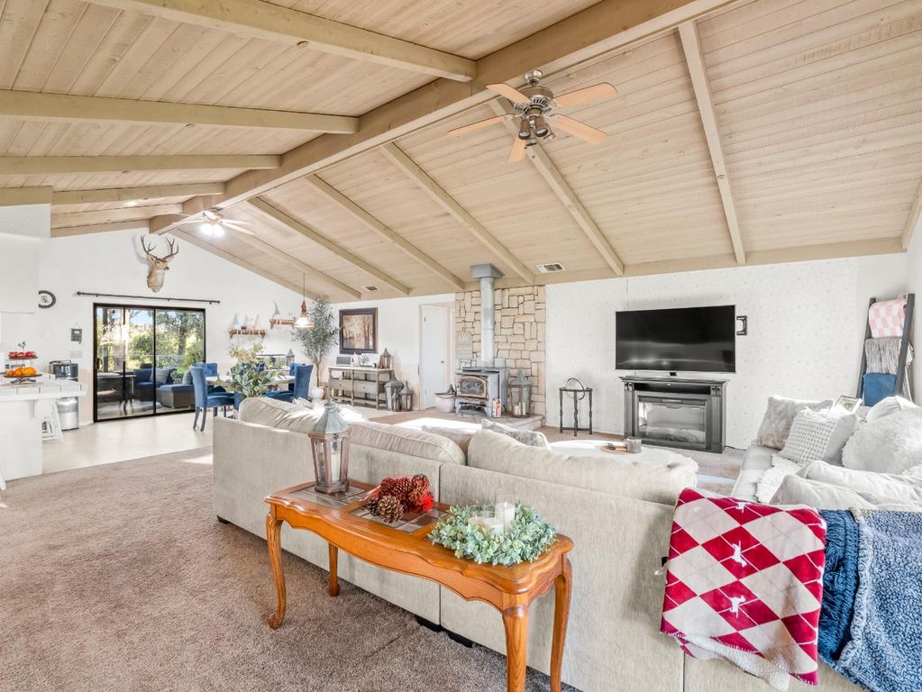 Image 10 of property listing at 14295 E Nees Avenue, Clovis, CA 93619