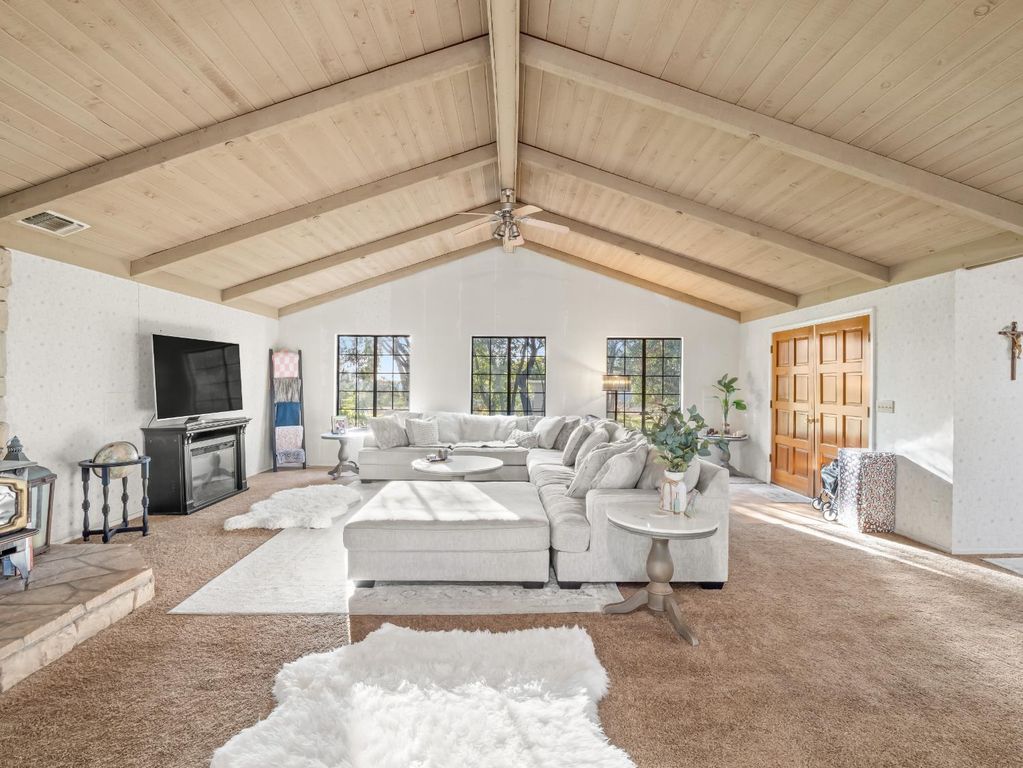 Image 12 of property listing at 14295 E Nees Avenue, Clovis, CA 93619