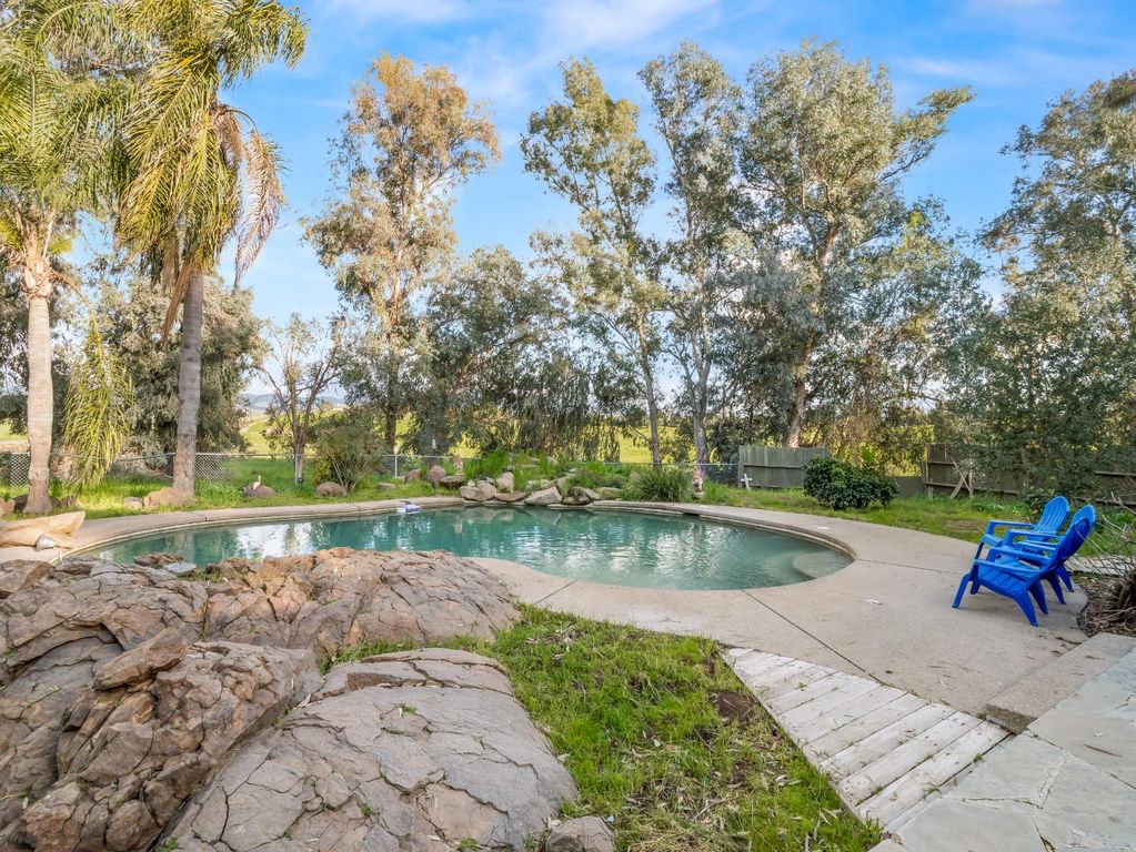 Image 2 of property listing at 14295 E Nees Avenue, Clovis, CA 93619