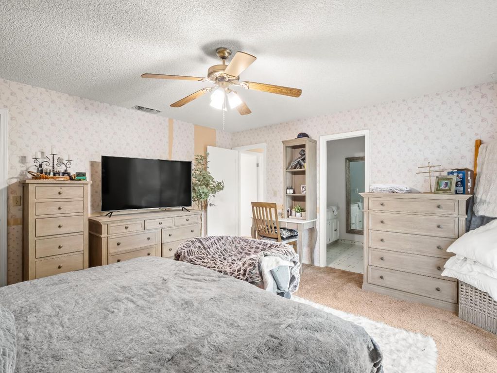 Image 24 of property listing at 14295 E Nees Avenue, Clovis, CA 93619