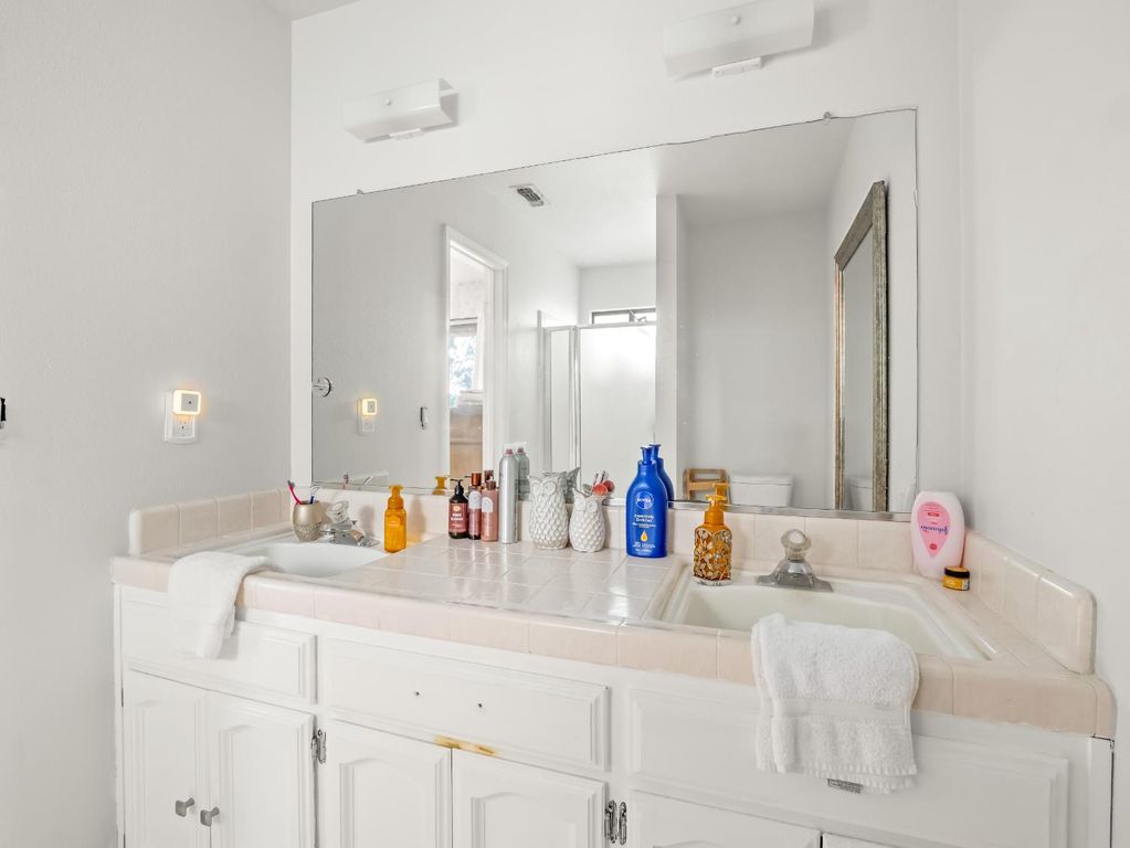 Image 26 of property listing at 14295 E Nees Avenue, Clovis, CA 93619