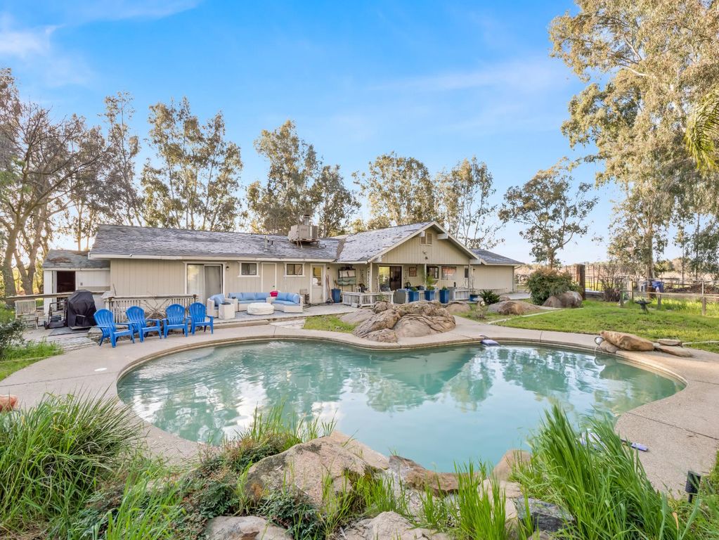 Image 35 of property listing at 14295 E Nees Avenue, Clovis, CA 93619