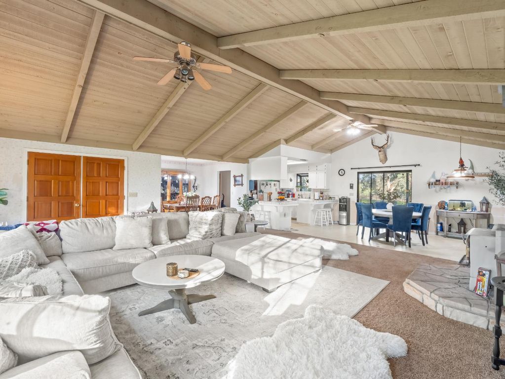 Image 7 of property listing at 14295 E Nees Avenue, Clovis, CA 93619