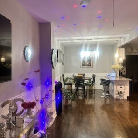 7225 S Saint Lawrence Avenue, Chicago, IL 60619