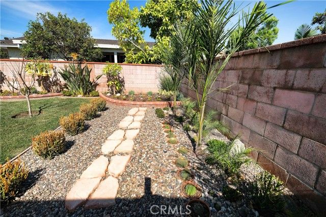 15708 La Barca Drive, La Mirada, CA 90638