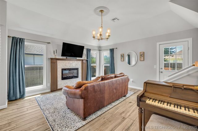 19912 E 36th Street S, Broken Arrow, OK 74014