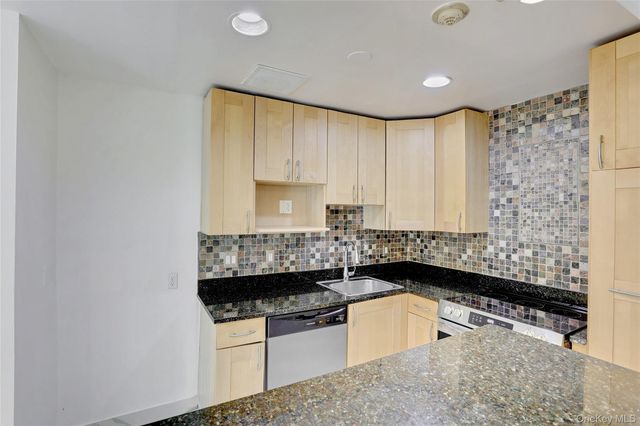 7 Secora Road H18, Monsey, NY 10952