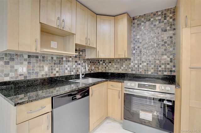 7 Secora Road H18, Monsey, NY 10952
