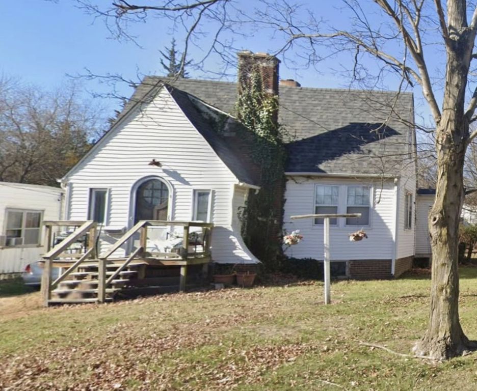Image 2 of property listing at 605 S 24th Street, Mt Vernon, IL 62864