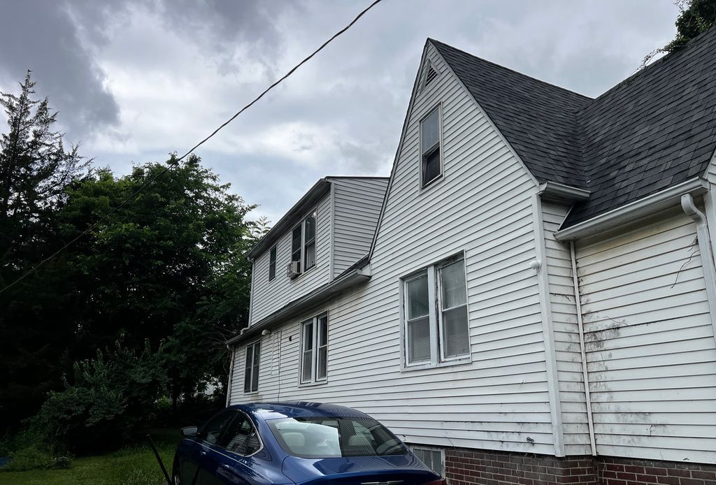 Image 3 of property listing at 605 S 24th Street, Mt Vernon, IL 62864