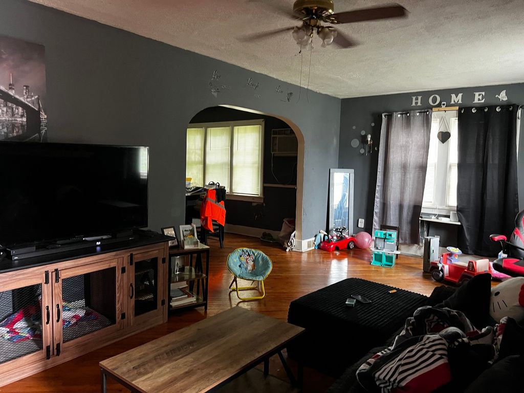 Image 5 of property listing at 605 S 24th Street, Mt Vernon, IL 62864