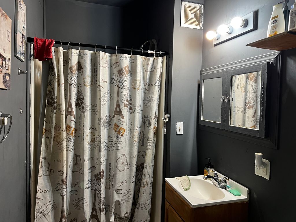 Image 9 of property listing at 605 S 24th Street, Mt Vernon, IL 62864
