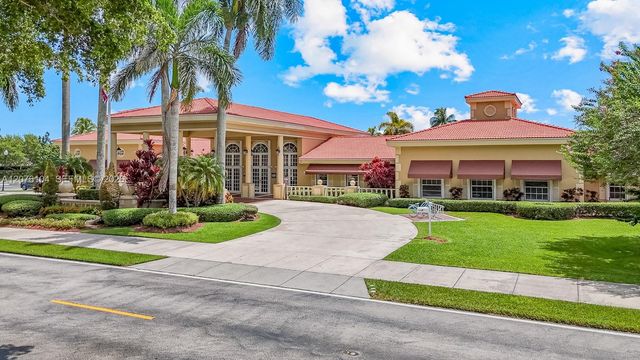 2215 SE 7th Place, Homestead, FL 33033
