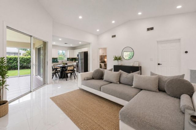 2215 SE 7th Place, Homestead, FL 33033