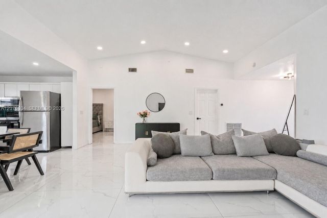 2215 SE 7th Place, Homestead, FL 33033