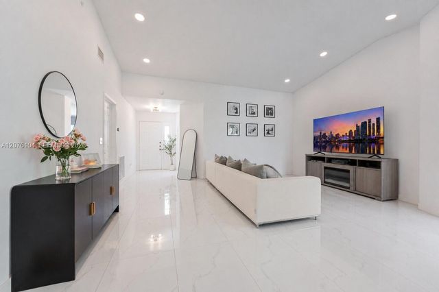 2215 SE 7th Place, Homestead, FL 33033