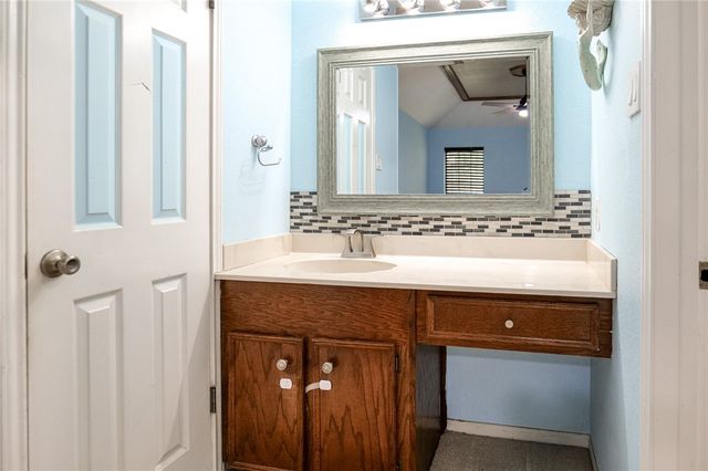 2910 Persimmon St, Corpus Christi, TX 78415
