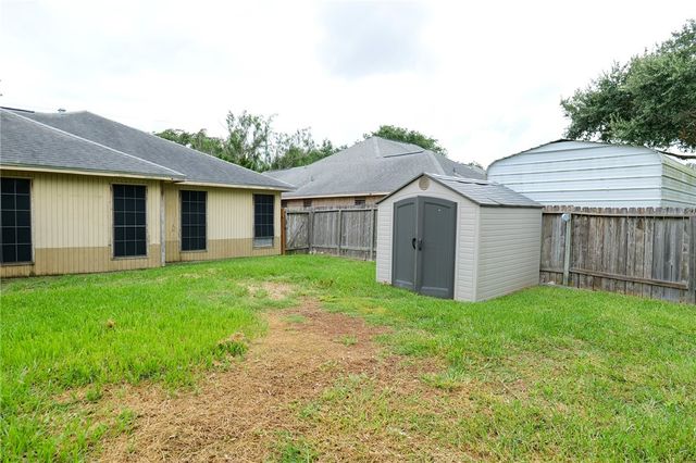 2910 Persimmon St, Corpus Christi, TX 78415