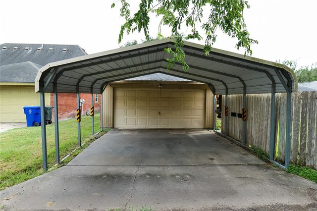 2910 Persimmon St, Corpus Christi, TX 78415