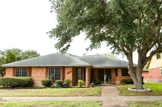 2910 Persimmon St, Corpus Christi, TX 78415