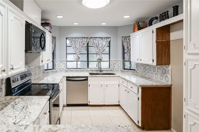 2910 Persimmon St, Corpus Christi, TX 78415