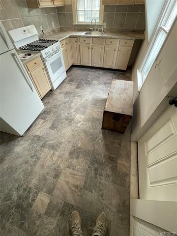 1537 Bay Street, Saginaw, MI 48602