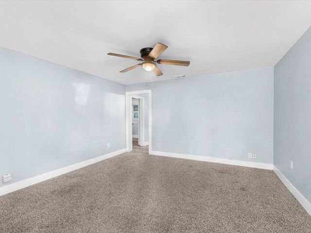 312 N Magnolia Street, Highlands, TX 77562