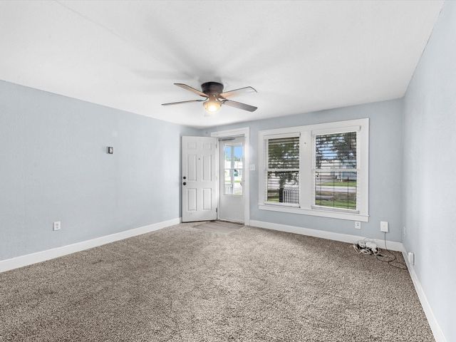 312 N Magnolia Street, Highlands, TX 77562