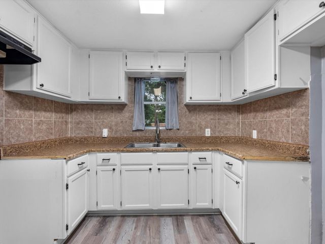 312 N Magnolia Street, Highlands, TX 77562